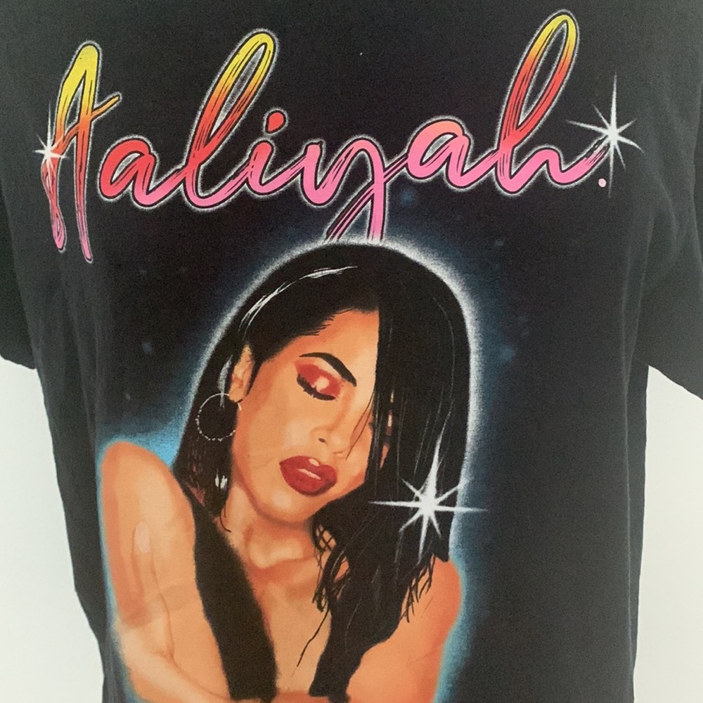 Aaliyah Graphic Tee - Picture 3 of 4